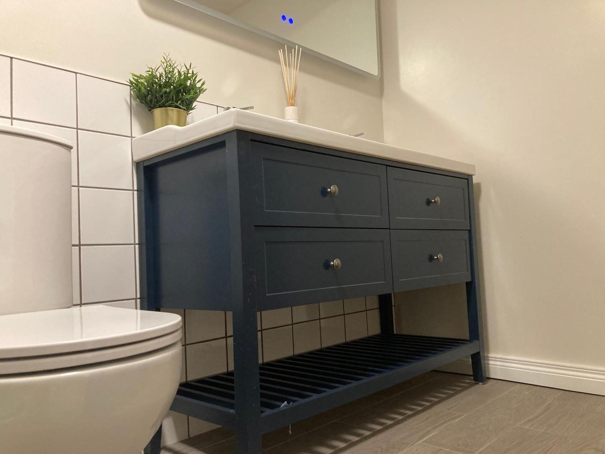 Holiday home Smart 4k Tvs In Bedrooms Double Vanity Sink Belfast