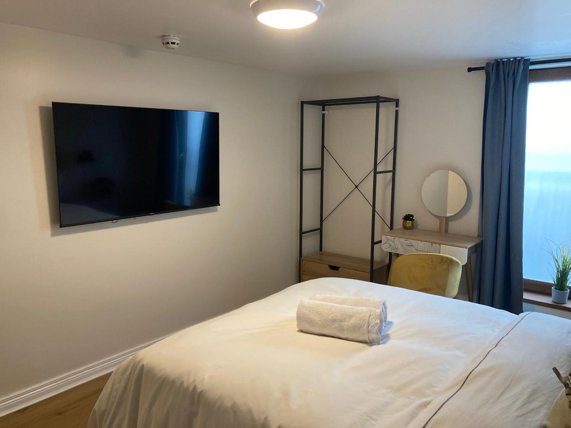 Smart 4k Tvs In Bedrooms Double Vanity Sink Holiday home