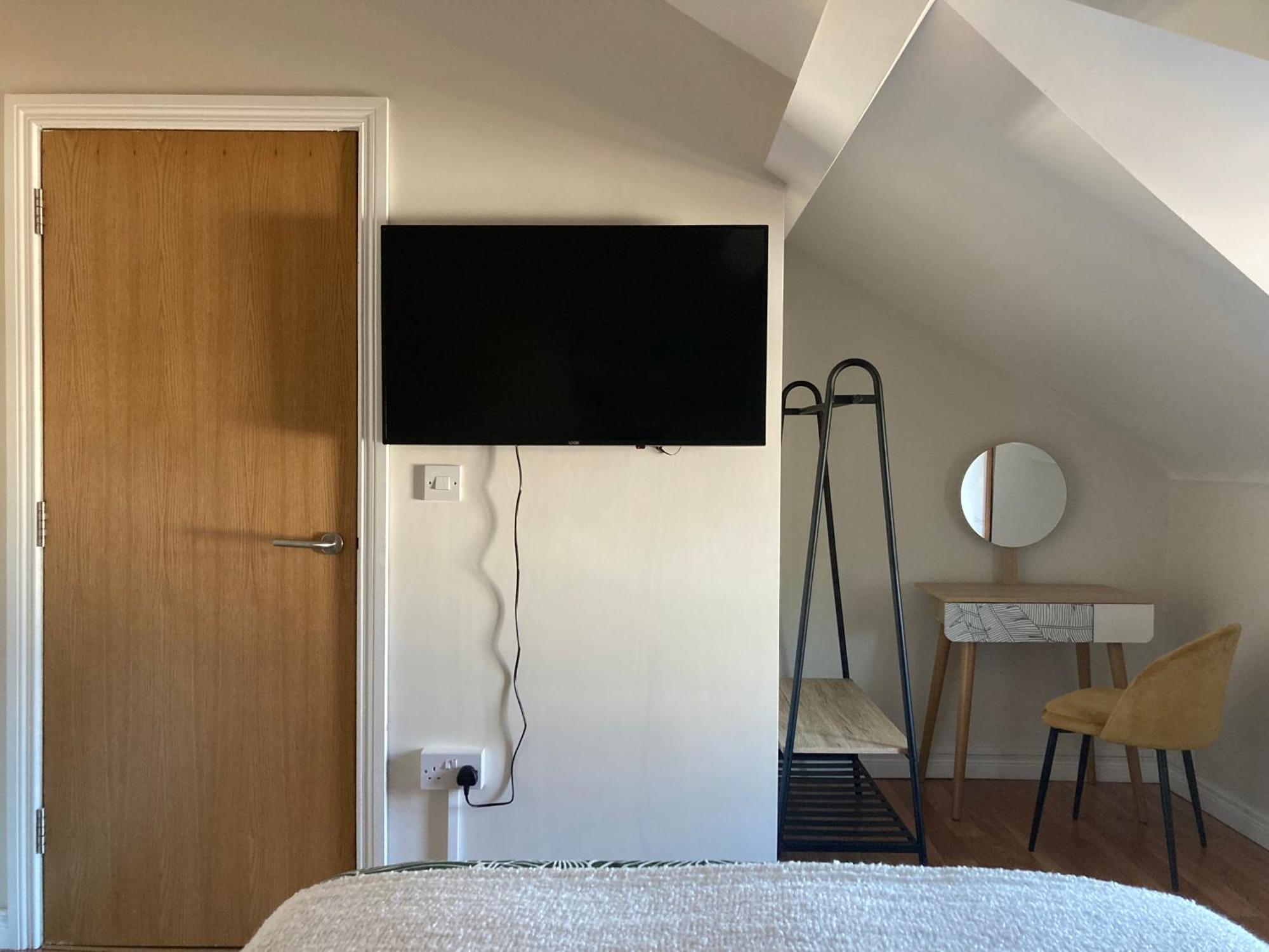 Holiday home Smart 4k Tvs In Bedrooms Double Vanity Sink