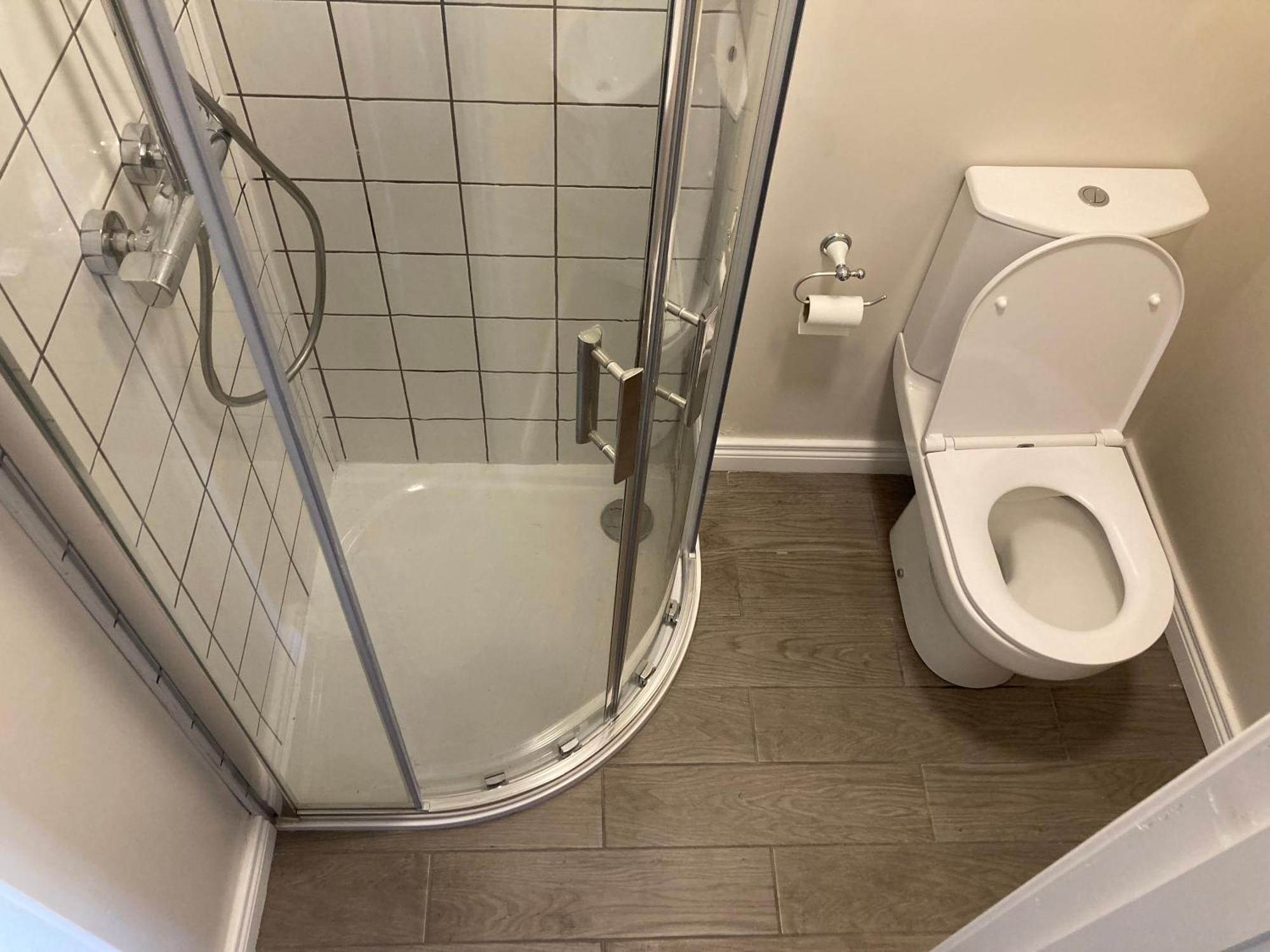 Holiday home Smart 4k Tvs In Bedrooms Double Vanity Sink *