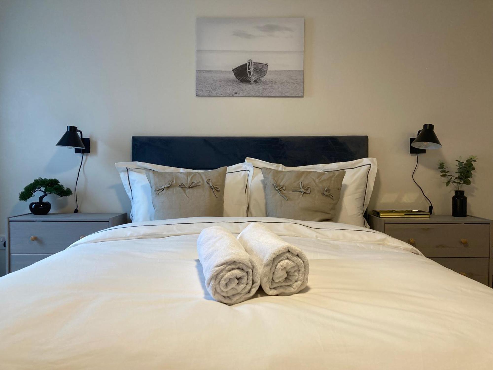 Smart 4k Tvs In Bedrooms Double Vanity Sink * Belfast