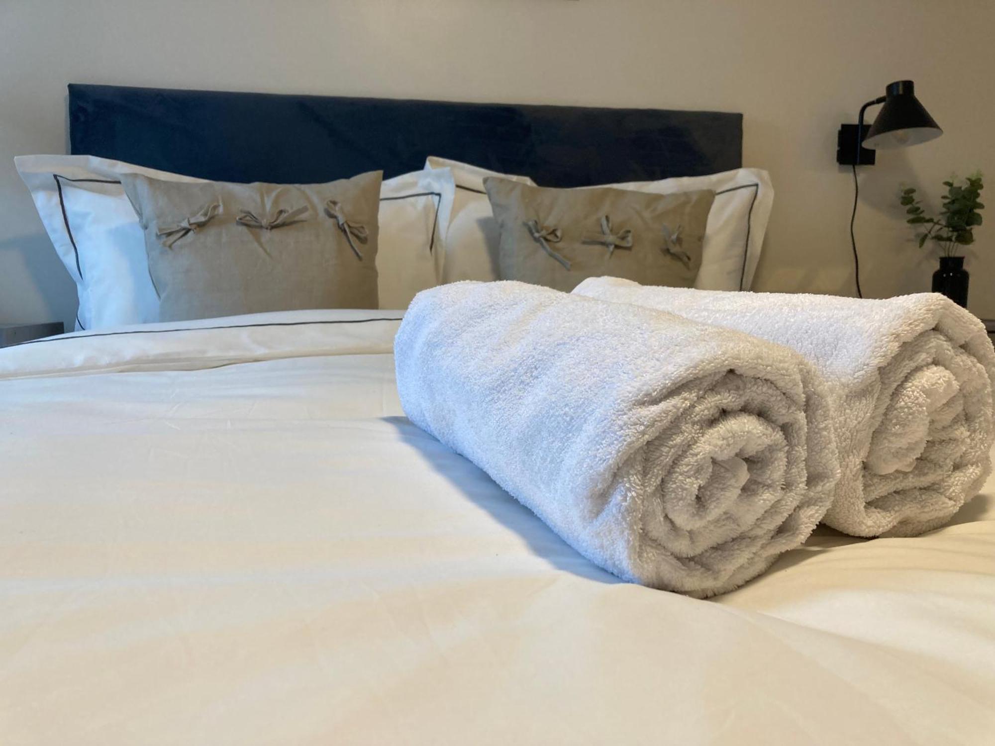 Smart 4k Tvs In Bedrooms Double Vanity Sink Holiday home *