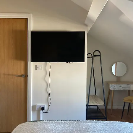 Smart 4K Tvs In All Bedrooms Double Vanity Sink Belfast Exterior photo
